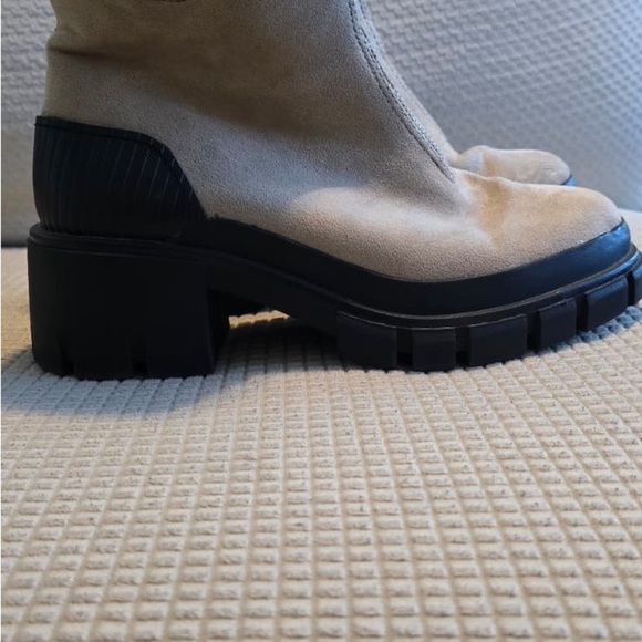 Stylish Tan Heeled Boots - Picture 6 of 12